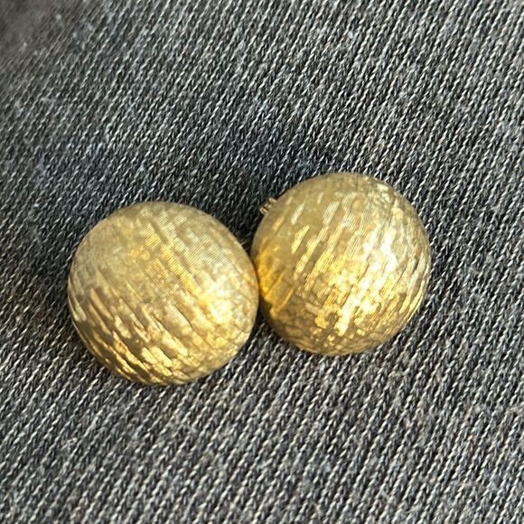 Vintage Monet gold curved round disk clip on earrings - Picture 1 of 5